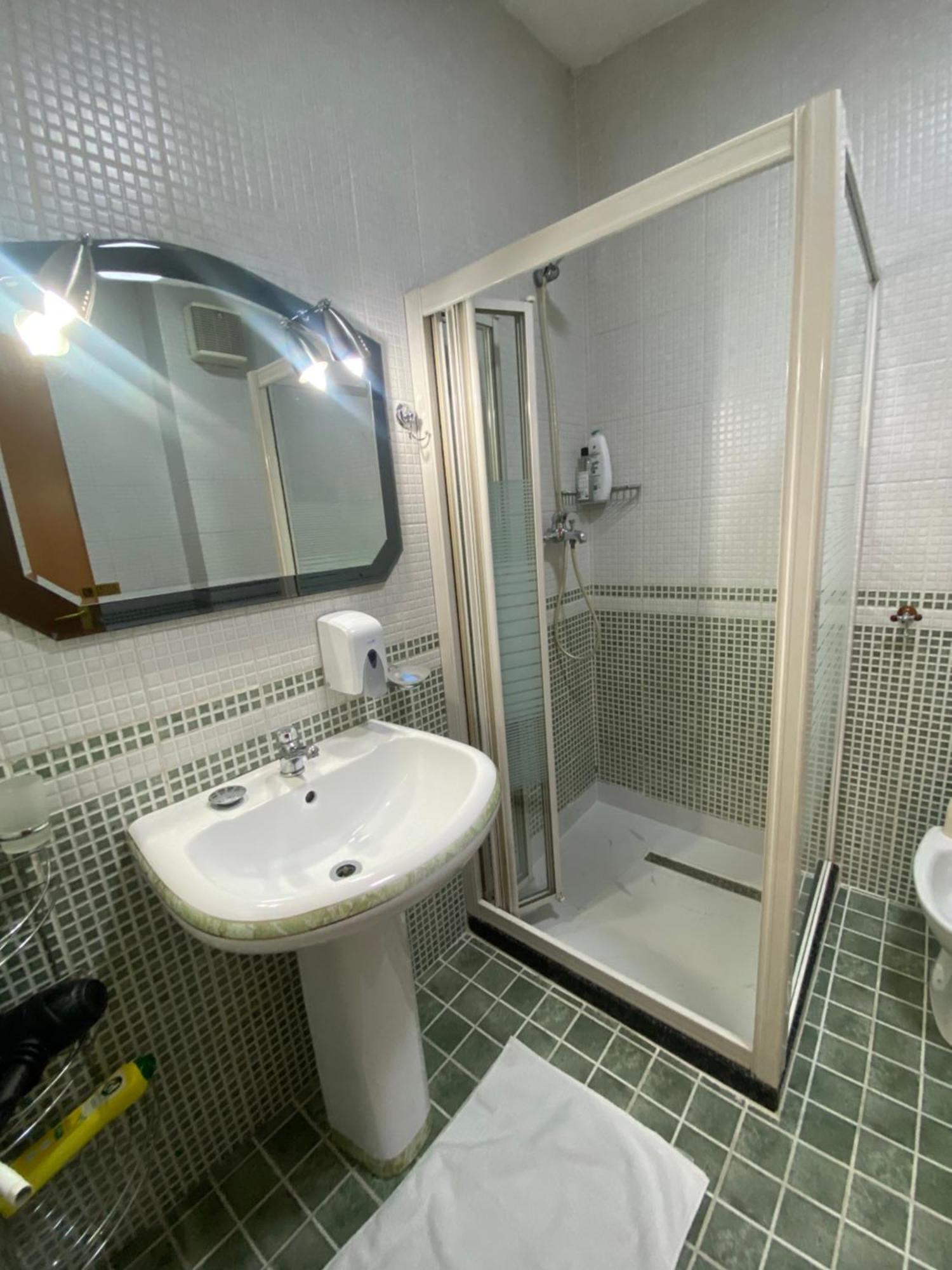 Rtsh Apartment Tirana Buitenkant foto
